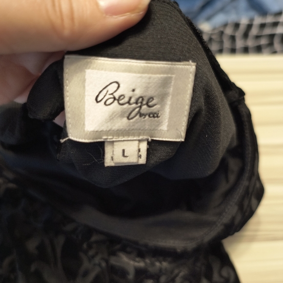 BEIGE BY ECI Black Textured Velvet Bell Sleeve Shift Midi Dress sz Large Goth - Picture 7 of 10